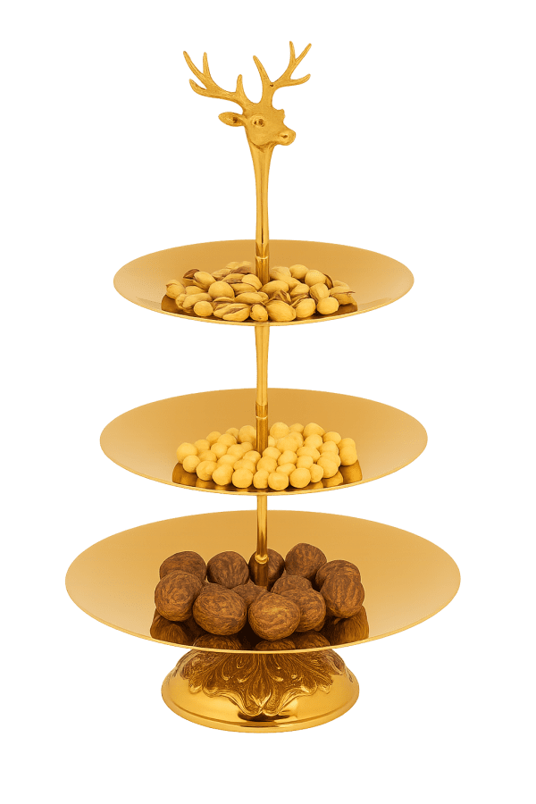 Altın renkli üç katlı geyik kulplu tatlı standı