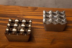 6 farklı renk seçeneği bulunan ızgaralı döküm kare kül tablası serisi (Elegance, Gold, Antik, Bakır, Bronz, Nikel)