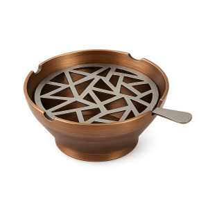 Geometrik desenli ızgara kapağa sahip bakır renkli pirinç yuvarlak kül tablası