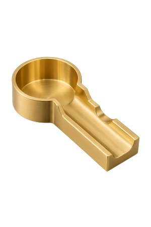 Masif pirinçten üretilmiş, altın sarısı renginde dört farklı model puro standı ve kül tablası