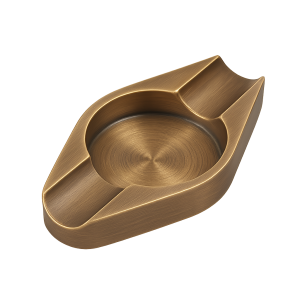 Masif pirinçten üretilmiş, altın sarısı renginde dört farklı model puro standı ve kül tablası